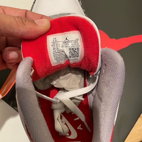 JORDAN RETRO 3 FIRE RED NEW NEVER WORN IN BOX - Picture 1 of 6